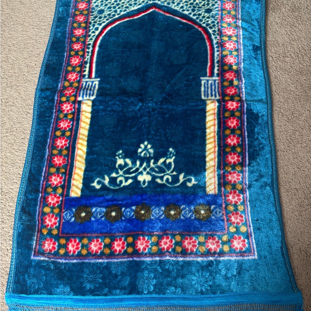 Salwar Kameez Blue and Red Prayer Rug